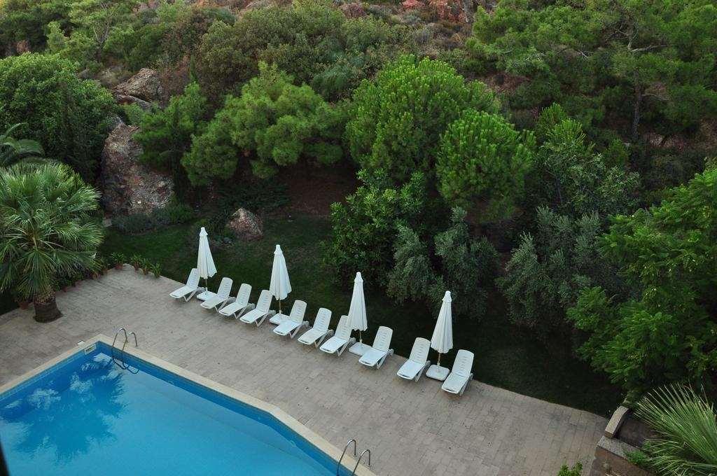 Palm Court Suites Ayvalik Exterior foto