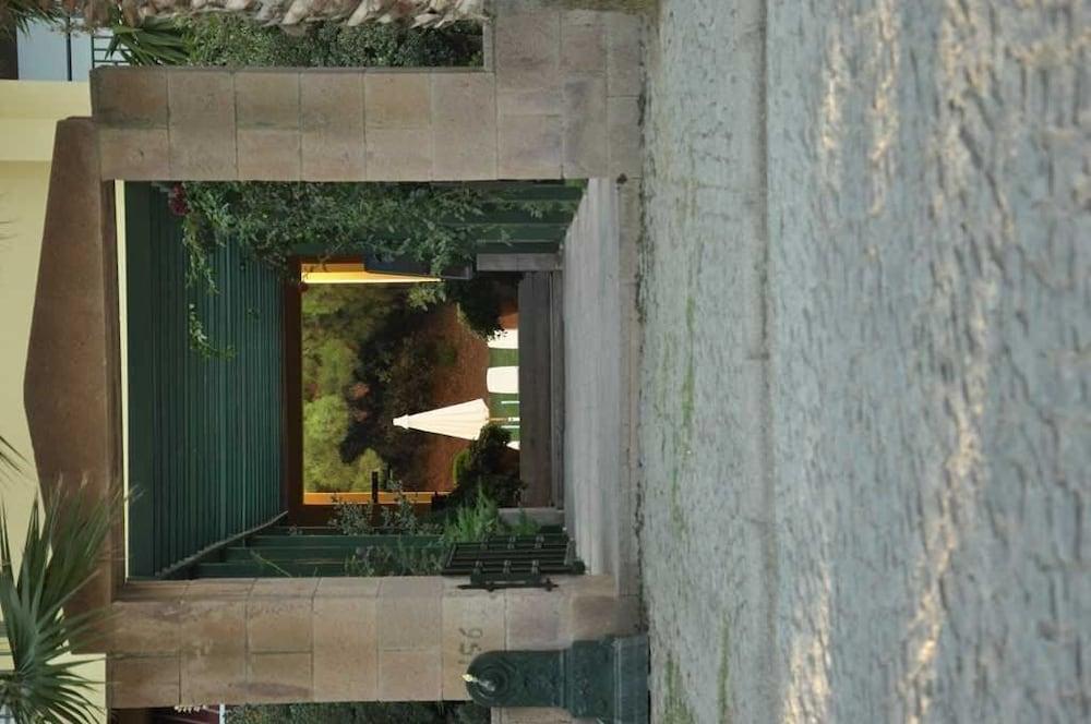 Palm Court Suites Ayvalik Exterior foto