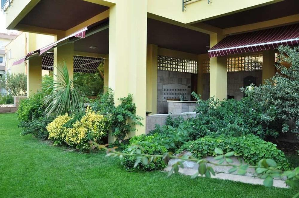 Palm Court Suites Ayvalik Exterior foto