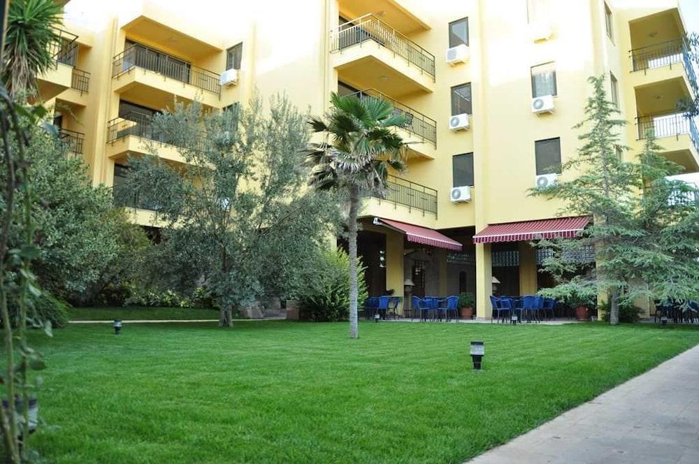 Palm Court Suites Ayvalik Exterior foto