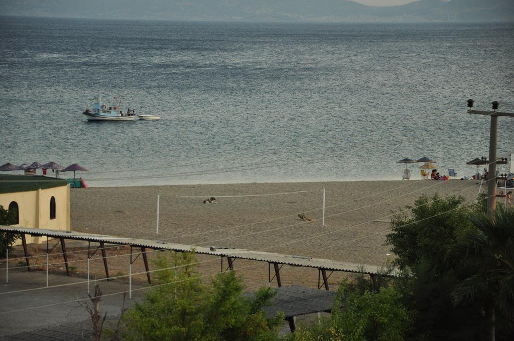 Palm Court Suites Ayvalik Exterior foto