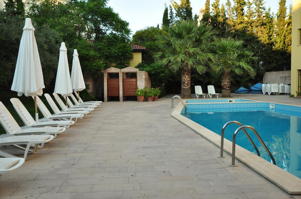 Palm Court Suites Ayvalik Exterior foto