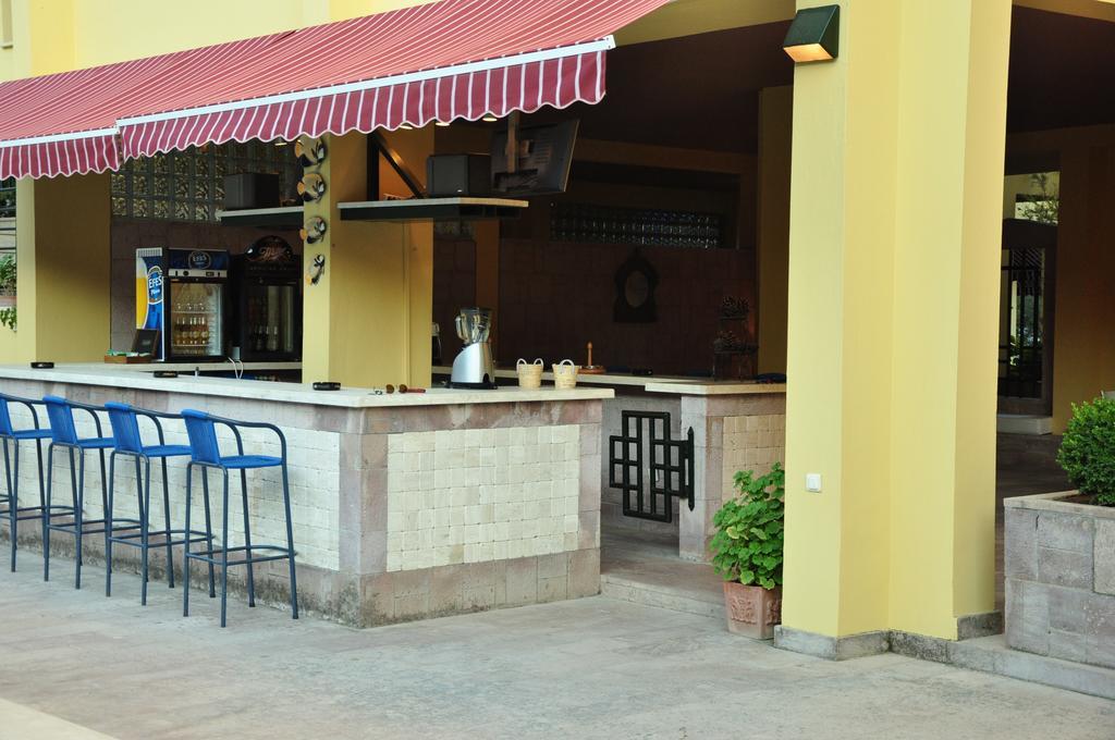 Palm Court Suites Ayvalik Exterior foto