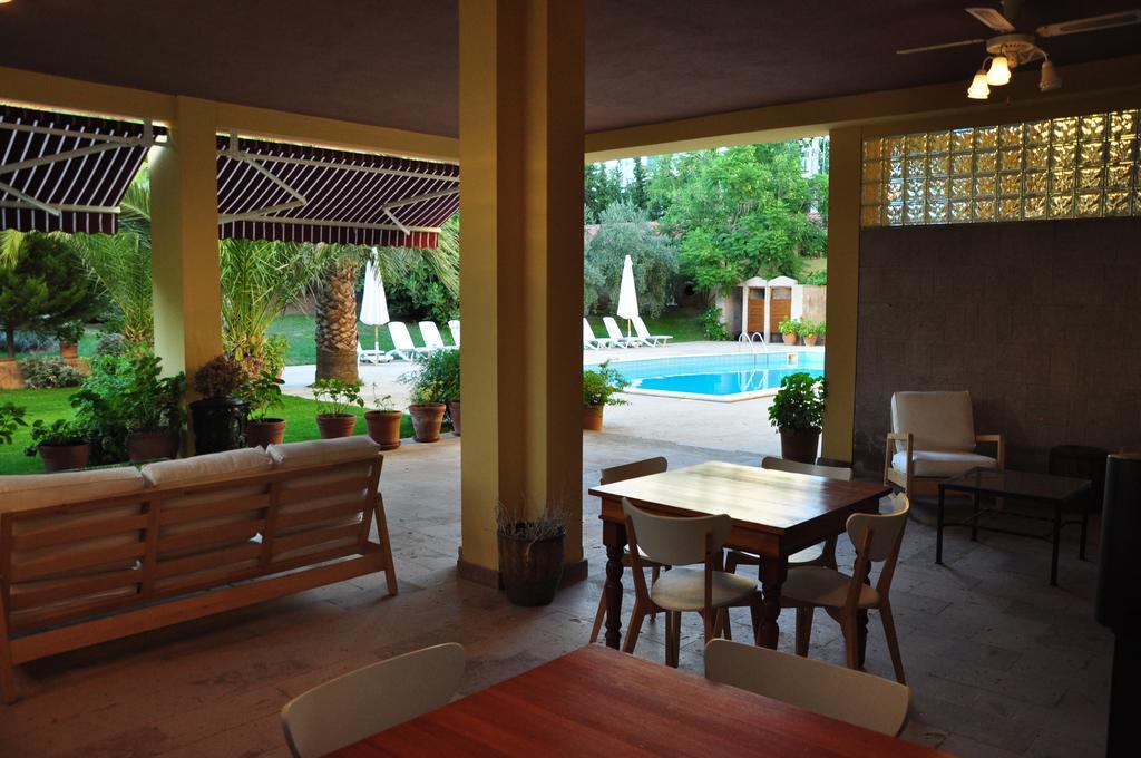 Palm Court Suites Ayvalik Exterior foto