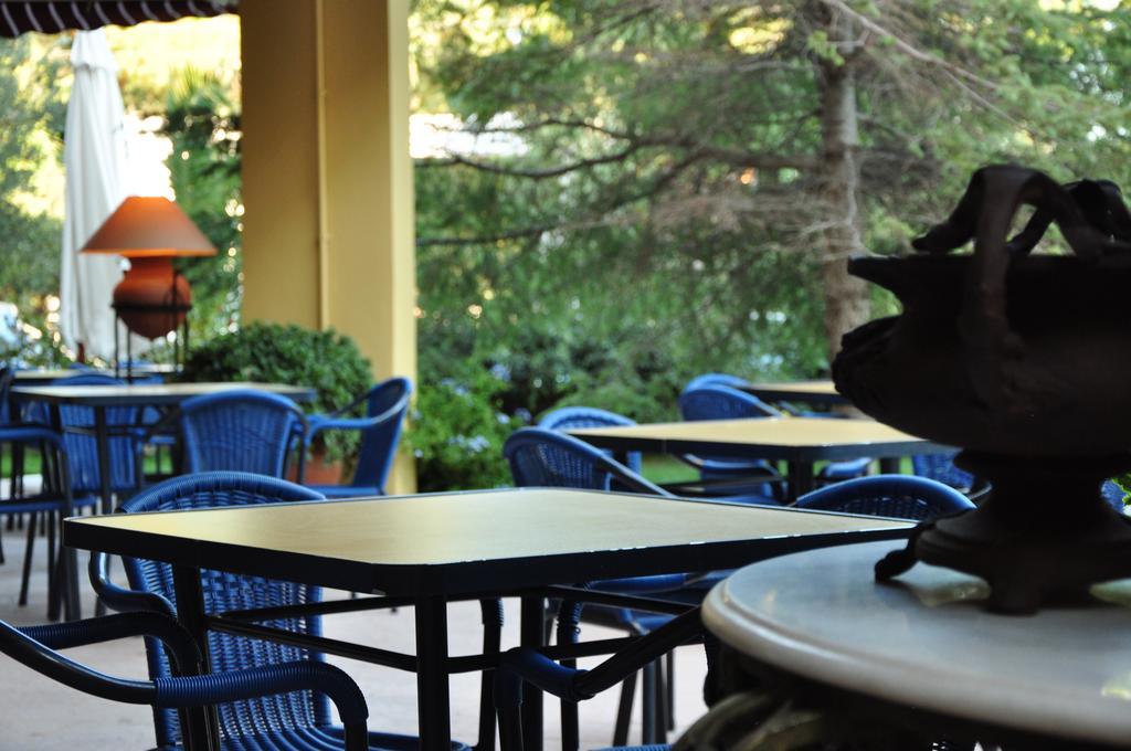 Palm Court Suites Ayvalik Exterior foto