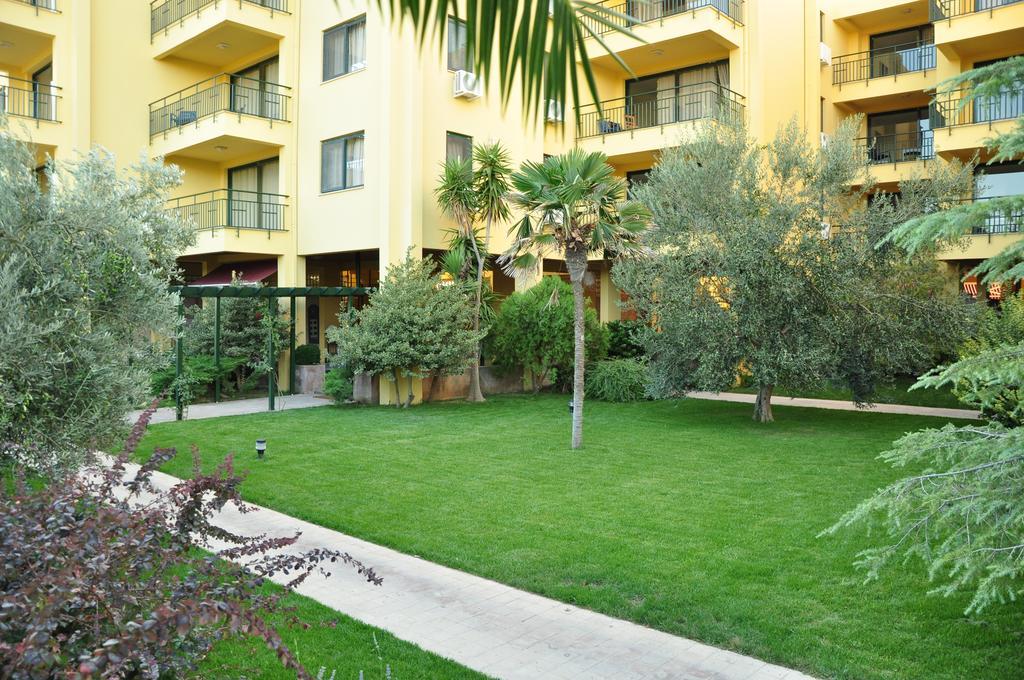 Palm Court Suites Ayvalik Exterior foto
