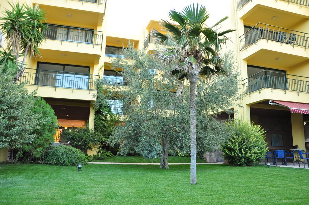 Palm Court Suites Ayvalik Exterior foto